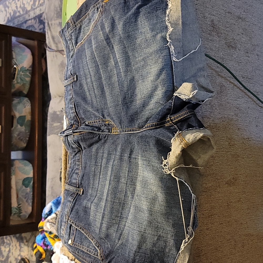 Torrid dark denim cuff shorts. EUC. Size 22.